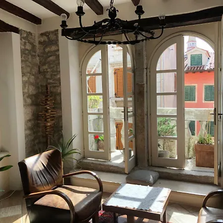 Piazza Grande Apartment