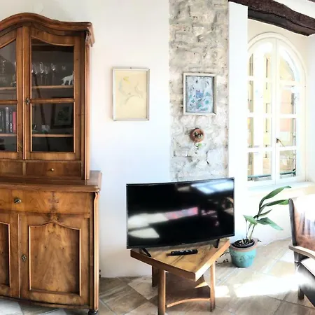 Piazza Grande Apartment